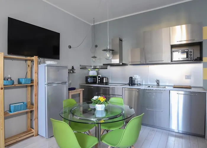 Apartment Close To Food And Shopping *