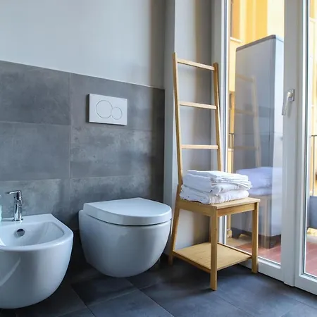 Apartment Close To Food And Shopping