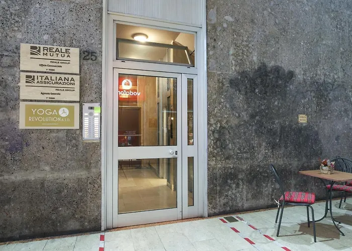 Close To Food And Shopping *