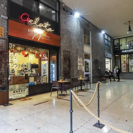 Close To Food And Shopping *