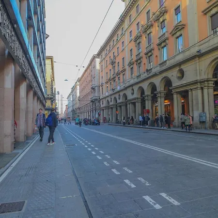 Close To Food And Shopping *